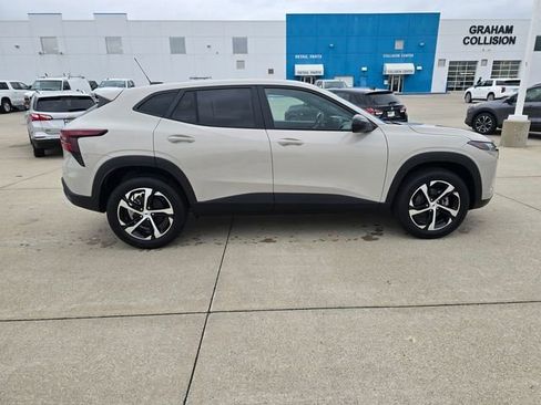New 2026 Chevrolet Traverse Z71 w/ LPO, Floor Liner Package AWD/4WD image 15