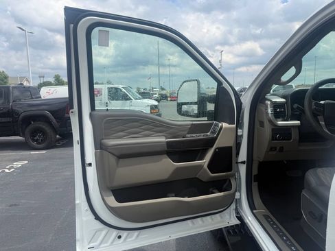 New 2026 Ford F250 Platinum w/ Platinum Plus Package AWD/4WD image 18