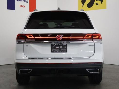 Used 2024 Volkswagen Atlas SE w/ Panoramic Sunroof Package image 11
