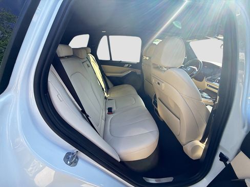 Used 2022 BMW X5 xDrive40i w/ Executive Package AWD/4WD image 30