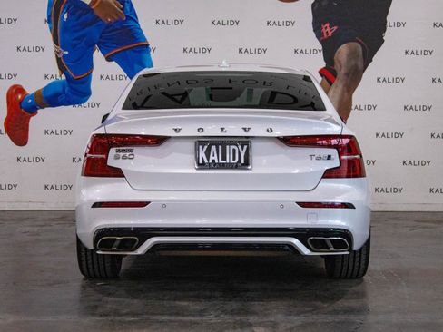 Used 2019 Volvo S60 T6 R-Design image 24