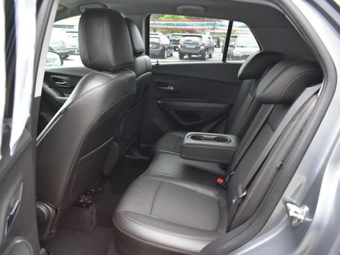 Used 2019 Chevrolet Trax LT w/ LT Convenience Package AWD/4WD image 32