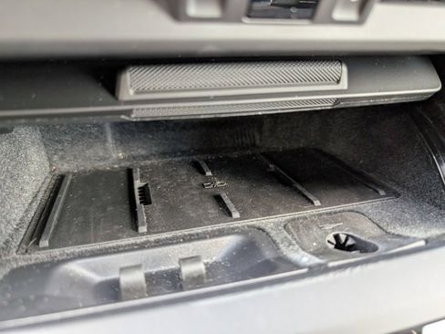 Certified 2025 Porsche Macan Electric image 16