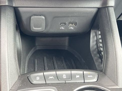 Used 2025 Chevrolet TrailBlazer LT AWD/4WD image 21
