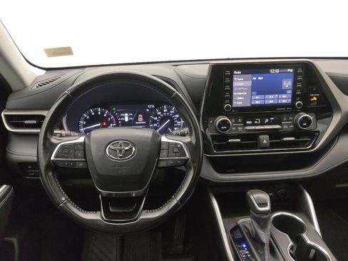 Used 2020 Toyota Highlander XLE image 22