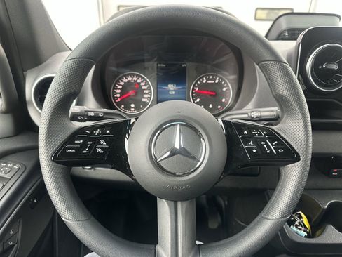 Used 2025 Mercedes-Benz Sprinter 2500 image 14