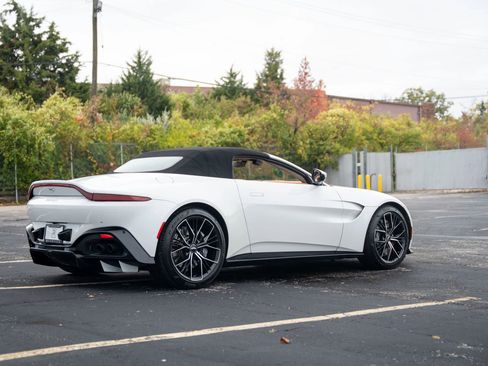 Used 2021 Aston Martin V8 Vantage Roadster image 4