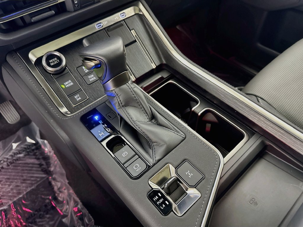 Used 2026 Lexus GX 550 w/ Cold Area Package AWD/4WD image 17