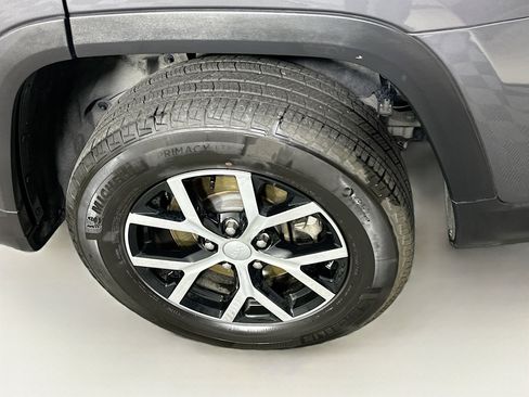 Used 2024 Jeep Grand Cherokee L Limited w/ Luxury Tech Group II image 11