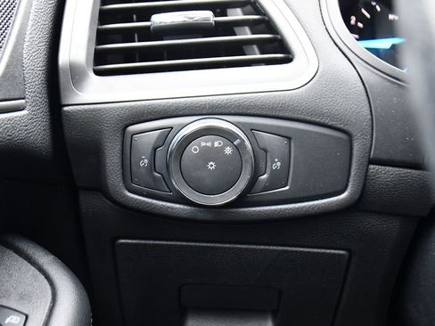 Used 2016 Ford Edge SE image 27