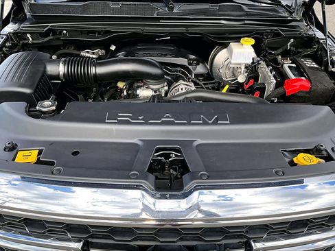 Used 2022 RAM 1500 Big Horn AWD/4WD image 9