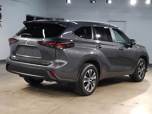 Used 2025 Toyota Highlander XLE AWD/4WD image 7