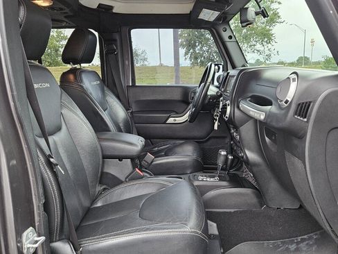 Used 2014 Jeep Wrangler Unlimited Rubicon w/ Connectivity Group image 15