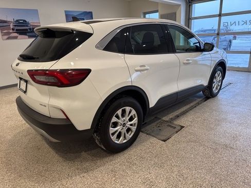 Used 2024 Ford Escape Active image 2