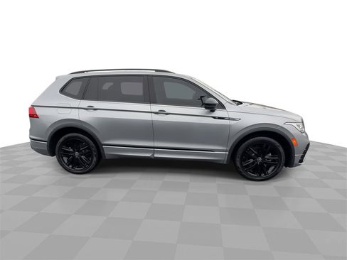 Used 2022 Volkswagen Tiguan SE R-Line image 9
