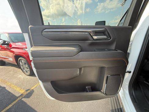 Used 2024 GMC Sierra 2500 AT4 w/ AT4 Premium Plus Package AWD/4WD image 18