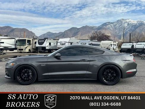 Used 2017 Ford Mustang GT RWD image 1
