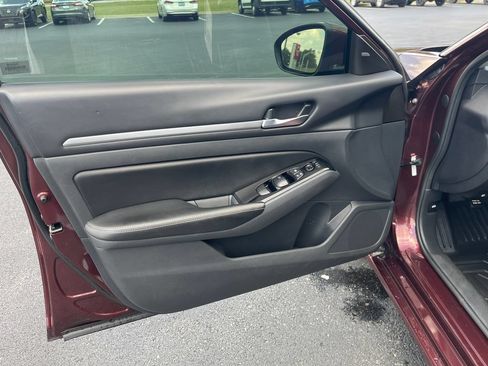 Used 2023 Nissan Altima 2.5 SV FWD image 12