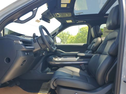 New 2026 Lincoln Navigator Reserve w/ Jet Appearance Package AWD/4WD image 12