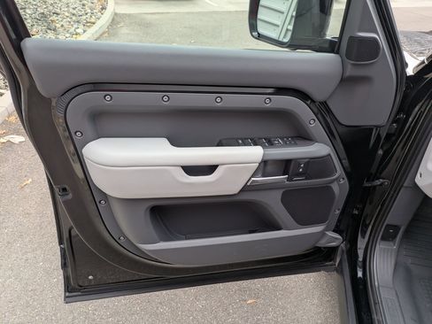 Used 2025 Land Rover Defender 130 S image 14