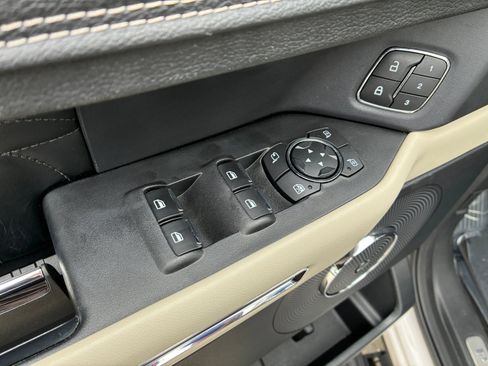 Used 2019 Ford Expedition Platinum image 11