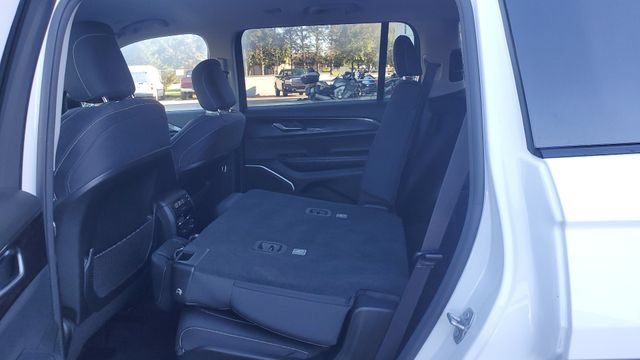 Used 2022 Jeep Grand Cherokee L Laredo w/ Luxury Tech Group I AWD/4WD image 21