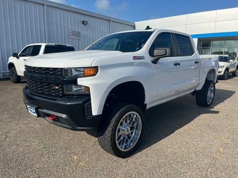 Used 2021 Chevrolet Silverado 1500 Custom Trail Boss AWD/4WD image 2