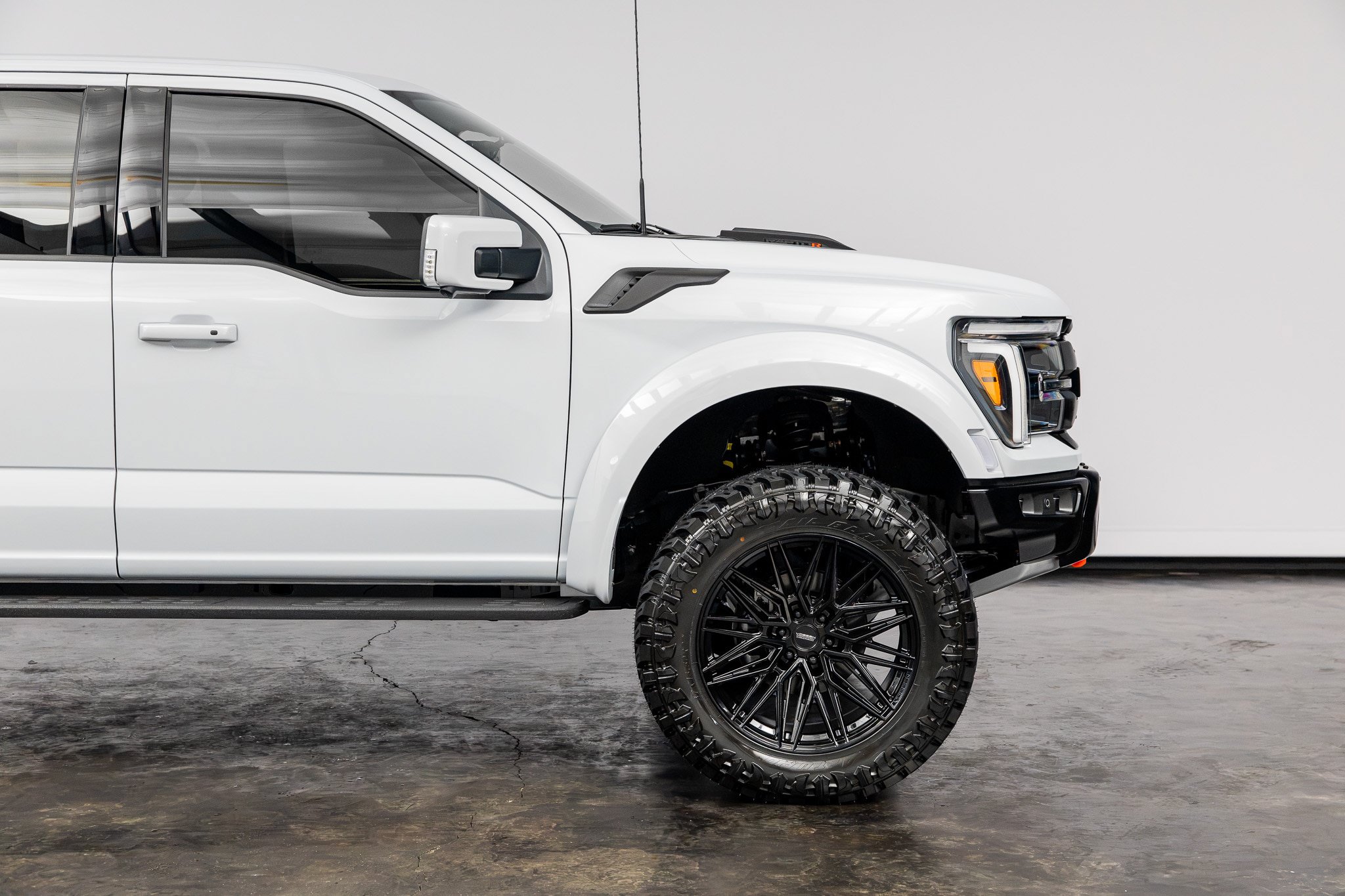 Used 2025 Ford F150 Raptor w/ Equipment Group 803A Raptor R AWD/4WD image 24