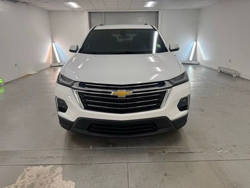 Used 2022 Chevrolet Traverse LT image 2