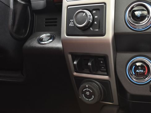 Used 2020 Ford F350 Platinum w/ Tremor Off-Road Package image 36