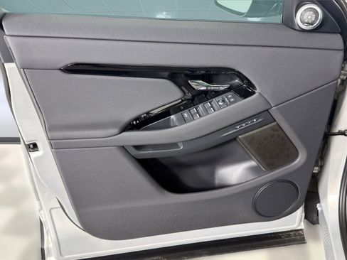 Used 2026 Land Rover Range Rover Evoque S image 12