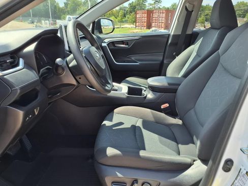 Certified 2025 Toyota RAV4 XLE FWD image 17