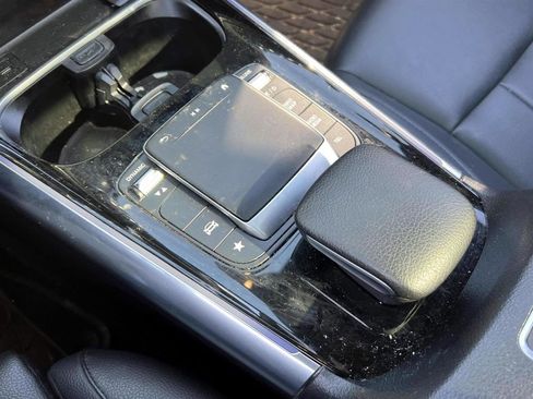 Used 2022 Mercedes-Benz GLA 250 4MATIC w/ Premium Package Lite image 16