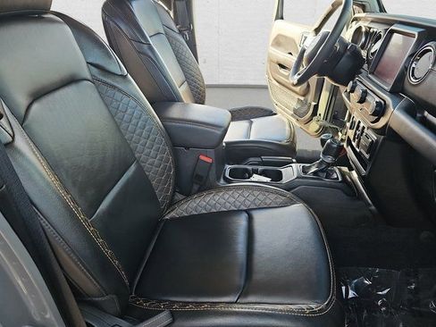 Used 2023 Jeep Gladiator Overland image 9