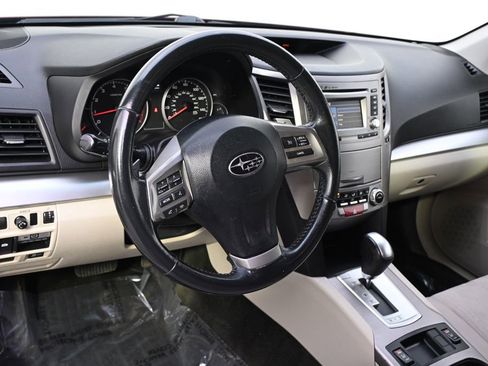 Used 2014 Subaru Outback 2.5i Premium image 8