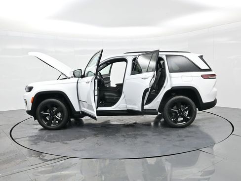 New 2025 Jeep Grand Cherokee Limited w/ Black Appearance Package image 44