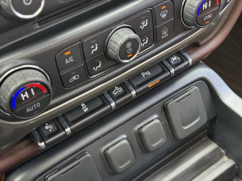 Used 2016 Chevrolet Silverado 1500 High Country w/ High Country Premium Package image 25