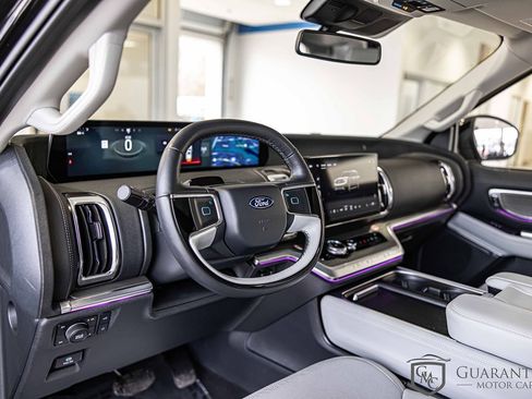 Used 2025 Ford Expedition Platinum image 21