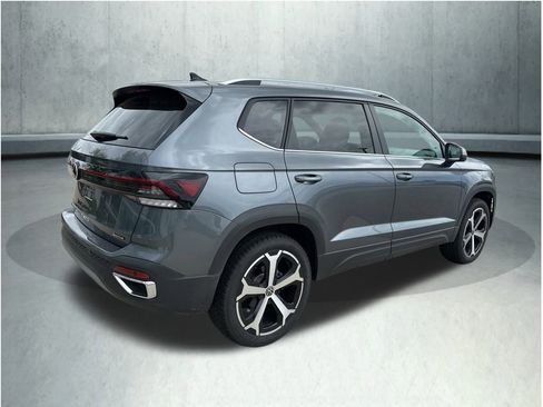 New 2025 Volkswagen Taos SEL image 5