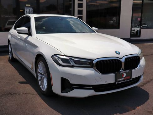 Used 2021 BMW 530i xDrive w/ Convenience Package AWD/4WD image 4