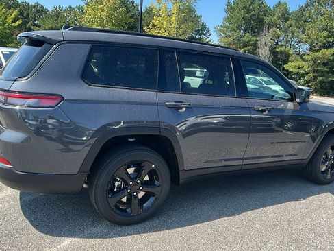 New 2025 Jeep Grand Cherokee L Altitude image 8