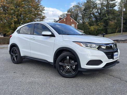 Used 2022 Honda HR-V LX image 2