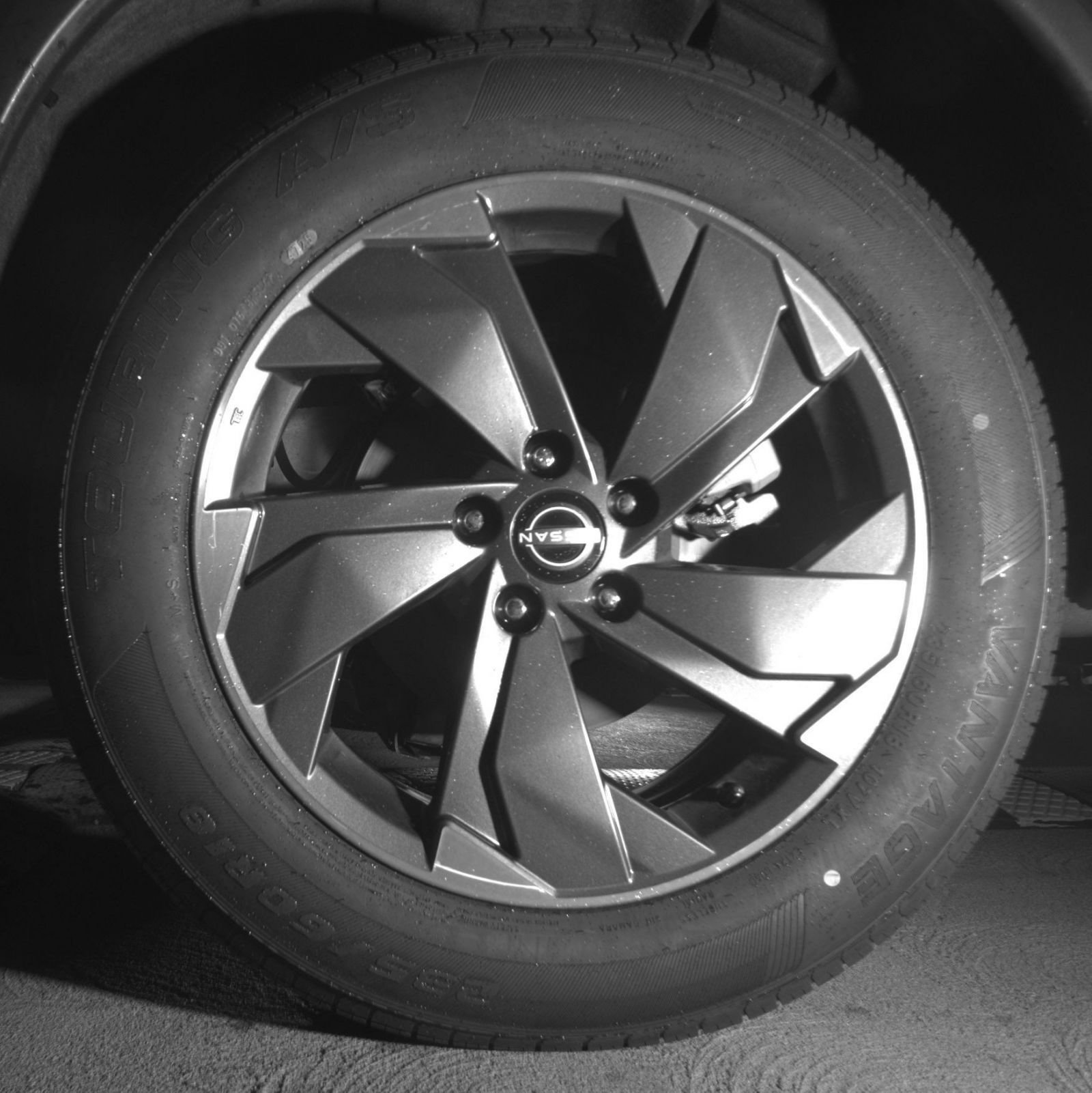 Used 2025 Nissan Rogue SV AWD/4WD image 16