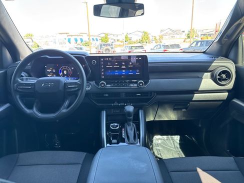 Used 2025 Chevrolet Colorado Trail Boss AWD/4WD image 12