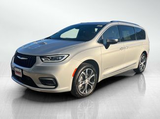 New 2026 Chrysler Pacifica Pinnacle video 2