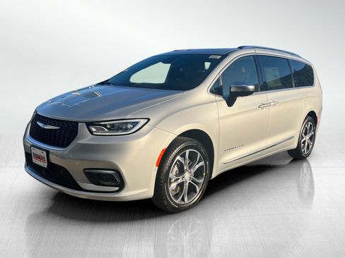 New 2026 Chrysler Pacifica Pinnacle image 2