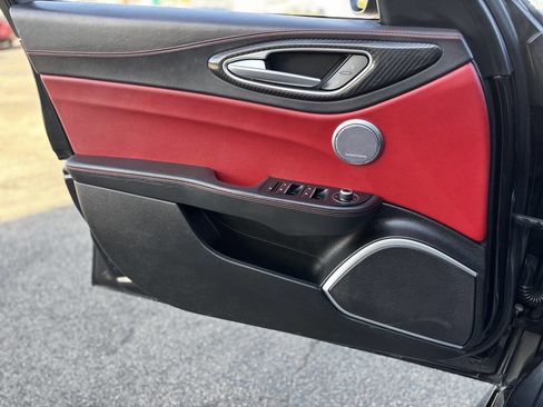 Used 2017 Alfa Romeo Giulia Quadrifoglio image 16