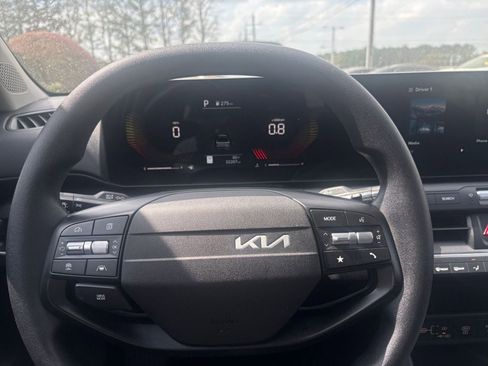 Used 2025 Kia K4 LXS image 34