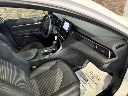 Used 2023 Toyota Camry SE image 2
