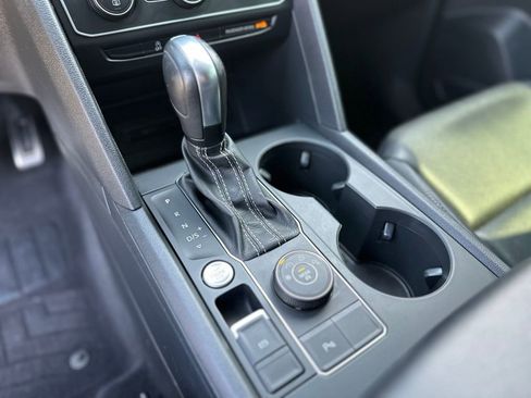 Used 2021 Volkswagen Atlas Cross Sport SE w/ Panoramic Sunroof Package image 32